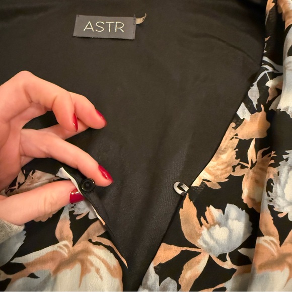 ASTR The Label Floral Long Sleeve Romper - Picture 5 of 6